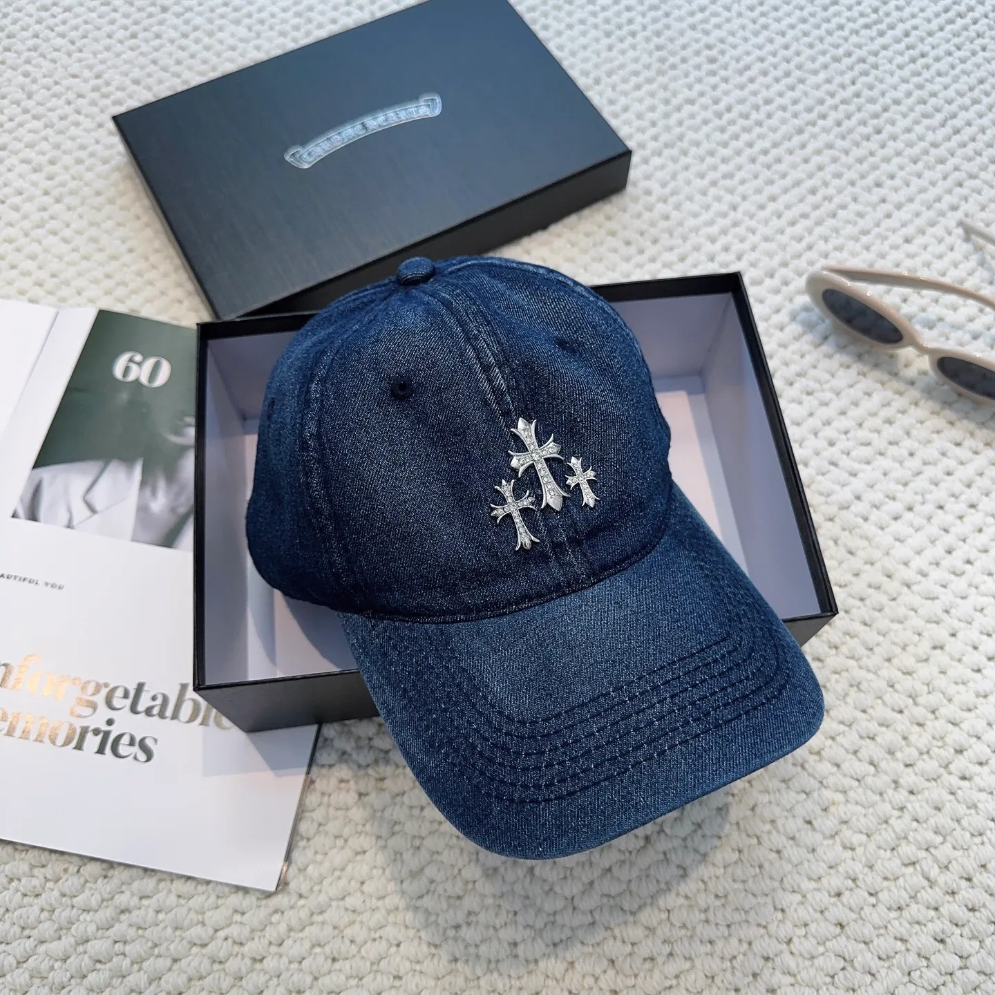 P60 Crow Heart 🆕🆕25 new washed denim baseball cap, personalized fashion classic cross logo, casual with a cool feeling, unisex style, same style for men and women! Very easy to match! Head circumference: 56-58cm is available